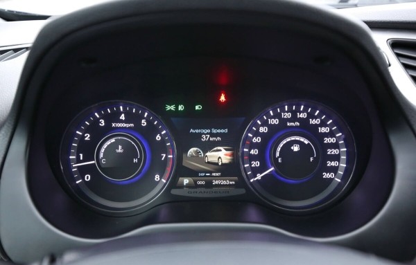 «Отъездил десять лет и ни на секунду не пожалел!». Белорус о владении корейским бизнес-седаном Hyundai Grandeur «Отъездил десять лет и ни на секунду не пожалел!». Белорус о владении корейским бизнес-седаном Hyundai Grandeur