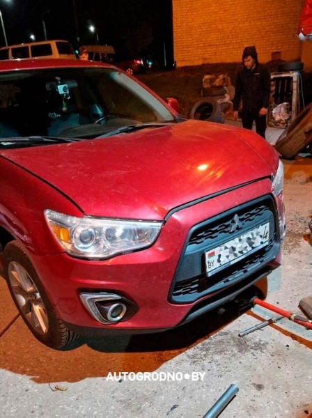 Автомобиль без водителя приехал на шиномонтаж в Гродно. Как так вышло? Автомобиль без водителя приехал на шиномонтаж в Гродно. Как так вышло?