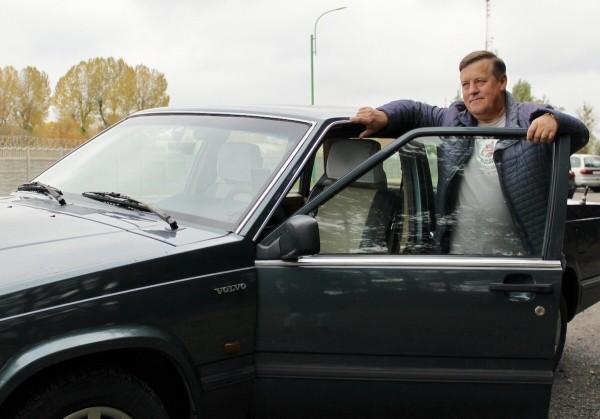 Настоящий «шведский чемодан»! На брестских улицах до сих пор ездит на неубиваемом Volvo 740 GL Настоящий «шведский чемодан»! На брестских улицах до сих пор ездит на неубиваемом Volvo 740 GL