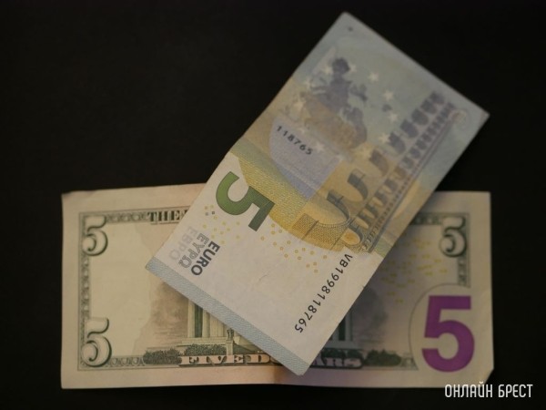 Банки поделились прогнозом по курсам валют на 2024-й. Чего ждать белорусам Банки поделились прогнозом по курсам валют на 2024-й. Чего ждать белорусам