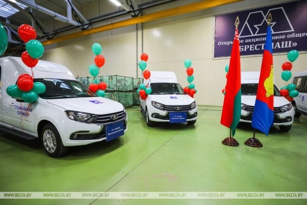 Спецавтомобили для социального обслуживания передали пяти ТЦСОН и дому-интернату в Брестской области Спецавтомобили для социального обслуживания передали пяти ТЦСОН и дому-интернату в Брестской области