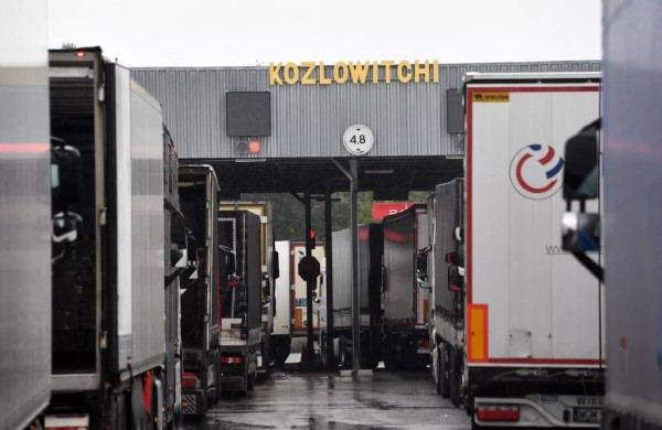 Почти 2 тысячи фур ждут выезда в ЕС на белорусской границе