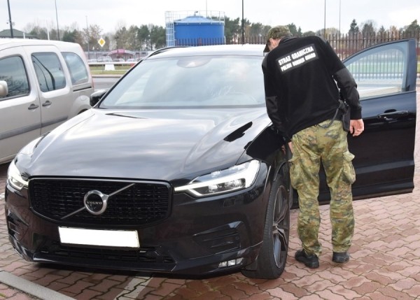 Белорус пытался переехать границу на Volvo, угнанной в Германии. Сколько такая стоит? Белорус пытался переехать границу на Volvo, угнанной в Германии. Сколько такая стоит?