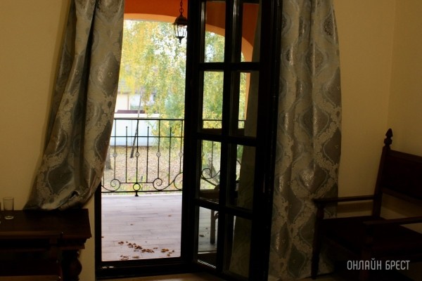 Запланируйте семейный отдых на антуражной вилле с бассейном и рестораном недалеко от Бреста. Аренда номеров, празднование торжеств в Villa Boutique Hotel Запланируйте семейный отдых на антуражной вилле с бассейном и рестораном недалеко от Бреста. Аренда номеров, празднование торжеств в Villa Boutique Hotel