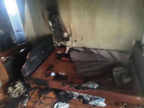 Работники МЧС спасли хозяйку квартиры на пожаре в Пинске Работники МЧС спасли хозяйку квартиры на пожаре в Пинске