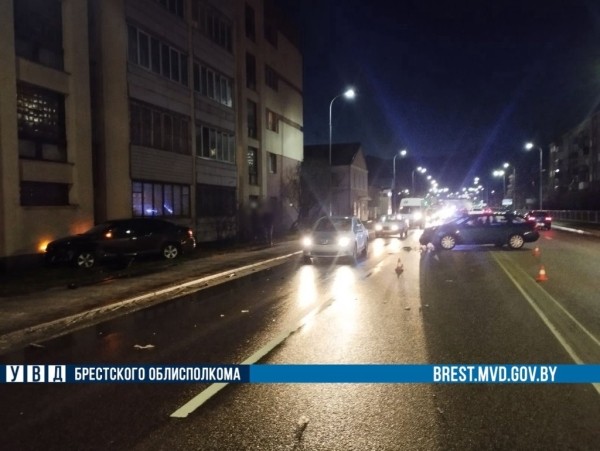 Стали известны подробности ДТП на ул. Брестских Дивизий Стали известны подробности ДТП на ул. Брестских Дивизий