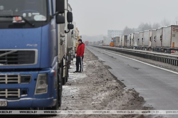 Более трех тысяч фур стоит на границах Беларуси и ЕС Более трех тысяч фур стоит на границах Беларуси и ЕС