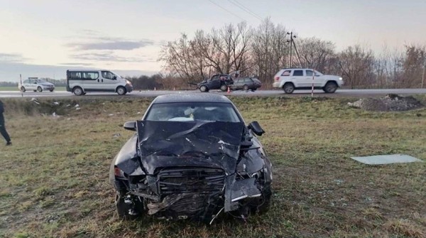 Три легковушки столкнулись под Брестом, один из водителей госпитализирован Три легковушки столкнулись под Брестом, один из водителей госпитализирован