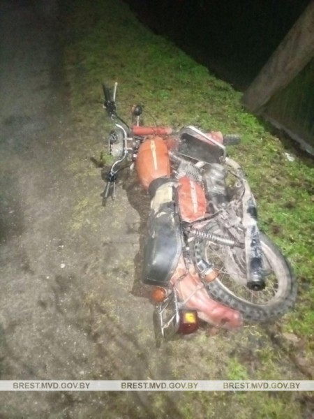 Пьяный на мотоцикле сбил 15-летнюю девочку в Дрогичинском районе