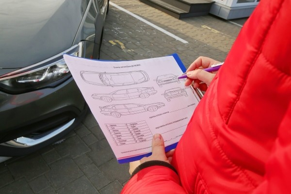 «Приклеили $1 000 за уборку салона!» Белорус отдал Chevrolet в автохаус и очень удивился методам реализации «Приклеили $1 000 за уборку салона!» Белорус отдал Chevrolet в автохаус и очень удивился методам реализации