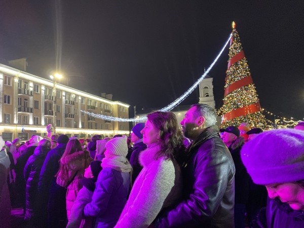 В Бресте зажгли главную елку города В Бресте зажгли главную елку города