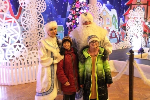 В Бресте устроили новогодний праздник для 300 детей-сирот и с ограниченными возможностями В Бресте устроили новогодний праздник для 300 детей-сирот и с ограниченными возможностями