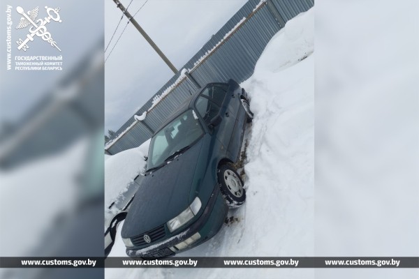 В Литве меняли VIN, а в Беларуси искали тех, кто перевезет машины через границу. Раскрыта преступная схема ввоза авто