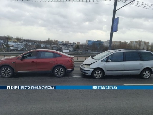 Два ДТП произошло на Кобринском мосту в Бресте Два ДТП произошло на Кобринском мосту в Бресте