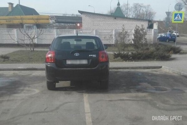 Остановка и стоянка ТС: вспоминаем, как правильно поставить авто и какие штрафы дадут за нарушения Остановка и стоянка ТС: вспоминаем, как правильно поставить авто и какие штрафы дадут за нарушения