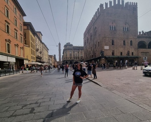 Белоруска устала ждать мужа из рейсов и вместе с ним ушла в дальнобой Белоруска устала ждать мужа из рейсов и вместе с ним ушла в дальнобой