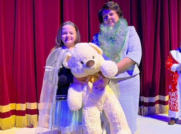 В Бресте устроили новогодний праздник для 300 детей-сирот и с ограниченными возможностями В Бресте устроили новогодний праздник для 300 детей-сирот и с ограниченными возможностями