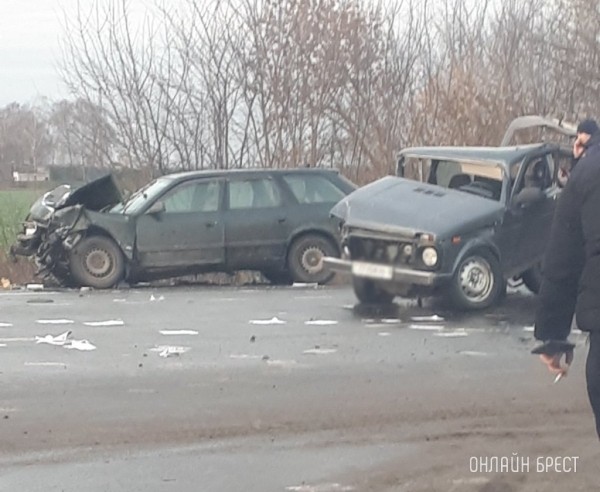 Три легковушки столкнулись под Брестом, один из водителей госпитализирован Три легковушки столкнулись под Брестом, один из водителей госпитализирован