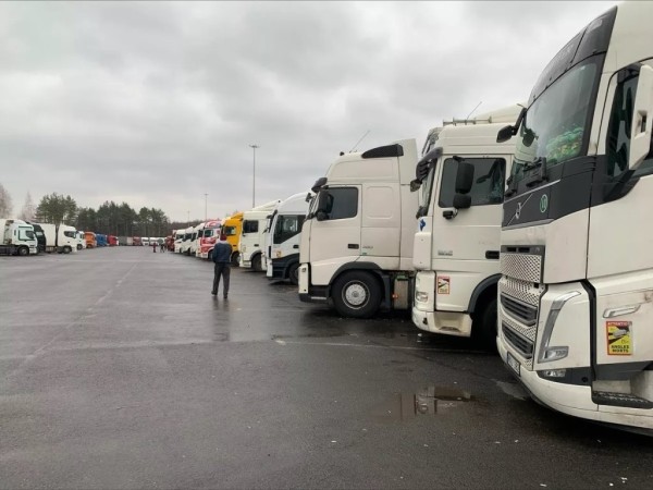 Многие дальнобойщики не встретят Новый год в кругу семьи Многие дальнобойщики не встретят Новый год в кругу семьи