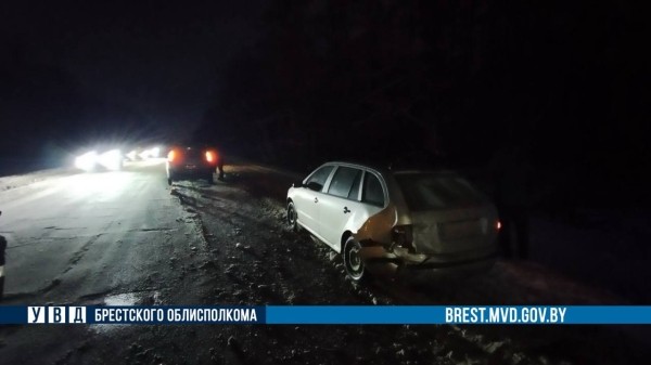 На Каменецком шоссе в Бресте произошло два ДТП. Стали известны подробности На Каменецком шоссе в Бресте произошло два ДТП. Стали известны подробности