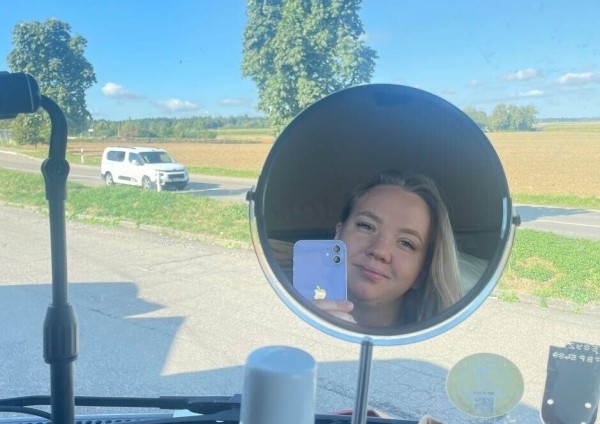 «У полиции только один вопрос: cash или карта?». Девушка из Брестской области колесит по Европе на Mercedes-Benz Actros «У полиции только один вопрос: cash или карта?». Девушка из Брестской области колесит по Европе на Mercedes-Benz Actros