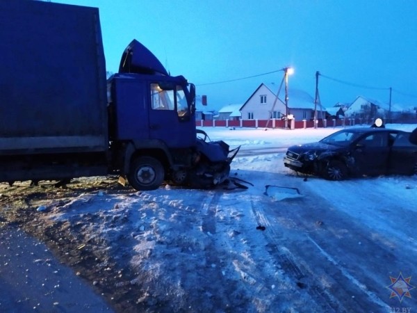 При ДТП в Пружанах работники МЧС спасли водителя легкового автомобиля