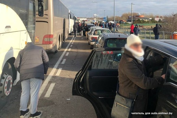 40 часов в очереди — новая реальность в Тересполе. Водители от отчаяния стали сигналить пограничникам 40 часов в очереди — новая реальность в Тересполе. Водители от отчаяния стали сигналить пограничникам