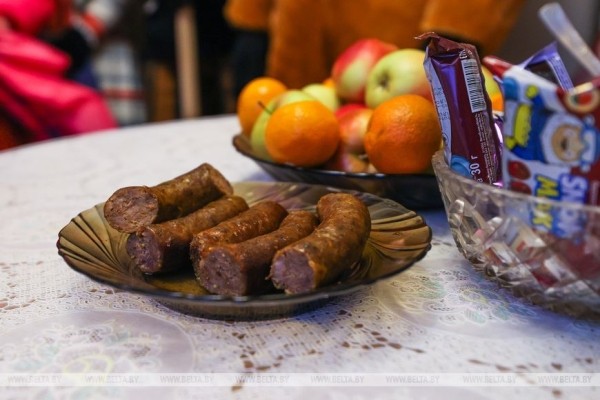 Чем угощают жители Брестского района на Коляды и какие щедрики им поют Чем угощают жители Брестского района на Коляды и какие щедрики им поют