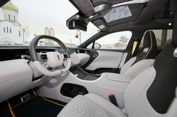 «Когда грянули морозы, заряда гарантированно хватало на 400 км». Белорус о владении роскошным «китайцем» Avatr 11 «Когда грянули морозы, заряда гарантированно хватало на 400 км». Белорус о владении роскошным «китайцем» Avatr 11