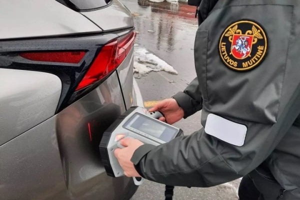 Литовская таможня будет проверять автомобили портативными рентгеновскими устройствами