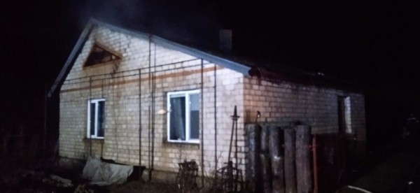 В Каменецком районе в новогоднюю ночь загорелся жилой дом В Каменецком районе в новогоднюю ночь загорелся жилой дом