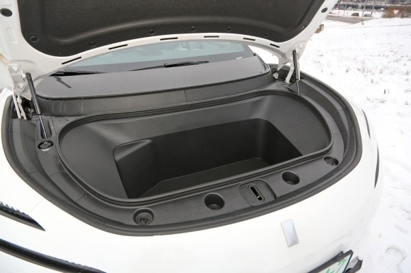 «Когда грянули морозы, заряда гарантированно хватало на 400 км». Белорус о владении роскошным «китайцем» Avatr 11 «Когда грянули морозы, заряда гарантированно хватало на 400 км». Белорус о владении роскошным «китайцем» Avatr 11