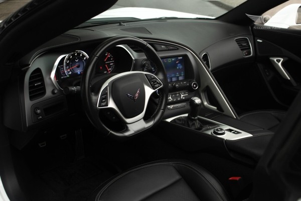 Больше 6 литров под капотом. Сколько просят в Беларуси за легендарный Chevrolet Corvette?