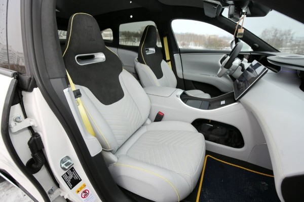 «Когда грянули морозы, заряда гарантированно хватало на 400 км». Белорус о владении роскошным «китайцем» Avatr 11 «Когда грянули морозы, заряда гарантированно хватало на 400 км». Белорус о владении роскошным «китайцем» Avatr 11