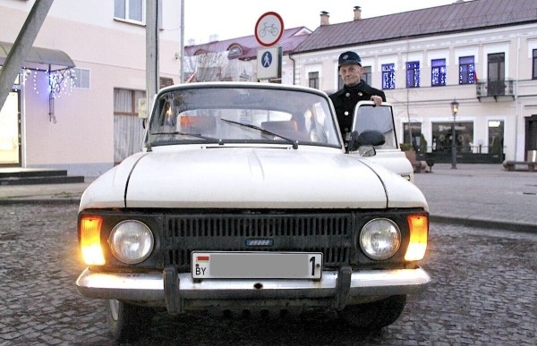 Фонарщик из Бреста показал «Москвич-412», с которым не хочет расставаться Фонарщик из Бреста показал «Москвич-412», с которым не хочет расставаться