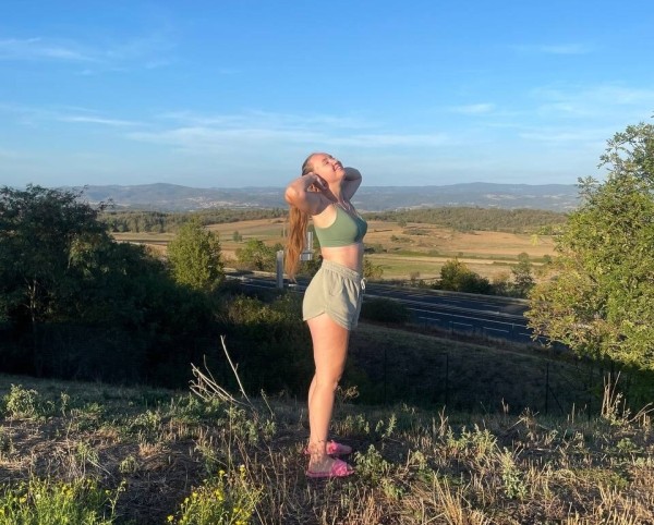 «У полиции только один вопрос: cash или карта?». Девушка из Брестской области колесит по Европе на Mercedes-Benz Actros «У полиции только один вопрос: cash или карта?». Девушка из Брестской области колесит по Европе на Mercedes-Benz Actros