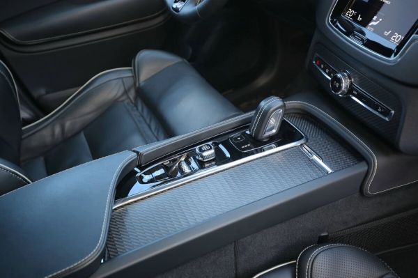 «ТО у дилера со всеми расходниками — 1 200 рублей». Белорус о владении 400-сильным гибридом Volvo XC90 «ТО у дилера со всеми расходниками — 1 200 рублей». Белорус о владении 400-сильным гибридом Volvo XC90