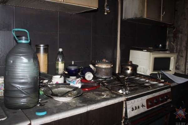 В Бресте на пожаре работники МЧС спасли мужчину, еще двое погибли, а один самостоятельно покинул огненную ловушку. Подробности В Бресте на пожаре работники МЧС спасли мужчину, еще двое погибли, а один самостоятельно покинул огненную ловушку. Подробности