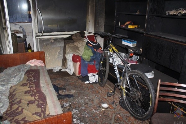 В Бресте на пожаре работники МЧС спасли мужчину, еще двое погибли, а один самостоятельно покинул огненную ловушку. Подробности В Бресте на пожаре работники МЧС спасли мужчину, еще двое погибли, а один самостоятельно покинул огненную ловушку. Подробности