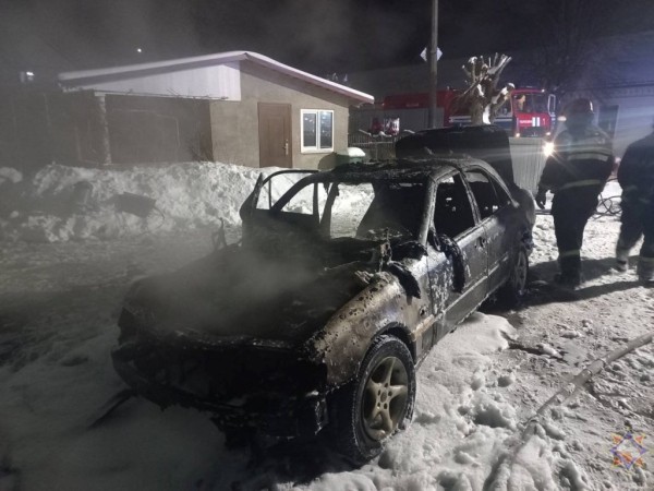 Легковой автомобиль сгорел в гараже в Барановичах Легковой автомобиль сгорел в гараже в Барановичах