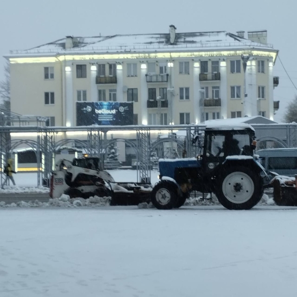 В Бресте идет уборка снега В Бресте идет уборка снега