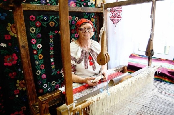 Впервые! Мастеру из Пинского района присвоено почетное звание «Народный мастер Республики Беларусь» Впервые! Мастеру из Пинского района присвоено почетное звание «Народный мастер Республики Беларусь»