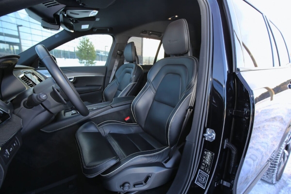 «ТО у дилера со всеми расходниками — 1 200 рублей». Белорус о владении 400-сильным гибридом Volvo XC90 «ТО у дилера со всеми расходниками — 1 200 рублей». Белорус о владении 400-сильным гибридом Volvo XC90