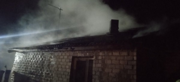 В Каменецком районе в новогоднюю ночь загорелся жилой дом В Каменецком районе в новогоднюю ночь загорелся жилой дом
