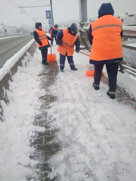 В Бресте идет уборка снега В Бресте идет уборка снега