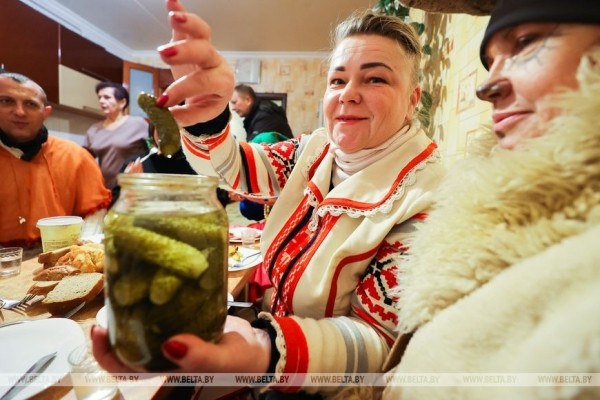Чем угощают жители Брестского района на Коляды и какие щедрики им поют Чем угощают жители Брестского района на Коляды и какие щедрики им поют