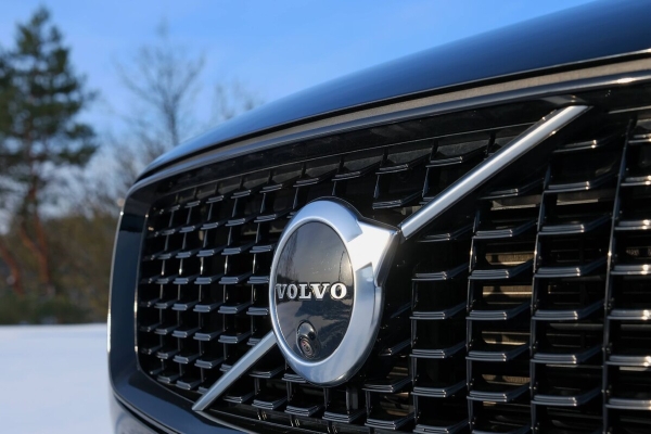 «ТО у дилера со всеми расходниками — 1 200 рублей». Белорус о владении 400-сильным гибридом Volvo XC90 «ТО у дилера со всеми расходниками — 1 200 рублей». Белорус о владении 400-сильным гибридом Volvo XC90