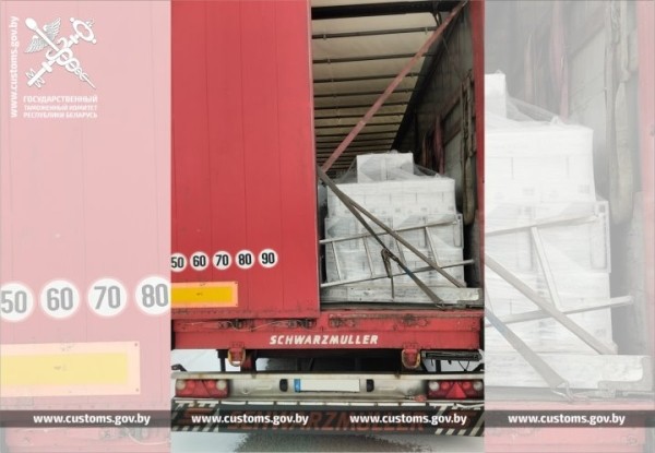 Польский перевозчик занизил стоимость перемещаемых газированных напитков в 2,5 раза. Нарушение выявили брестские таможенники Польский перевозчик занизил стоимость перемещаемых газированных напитков в 2,5 раза. Нарушение выявили брестские таможенники