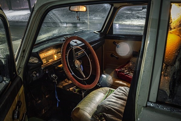 Фонарщик из Бреста показал «Москвич-412», с которым не хочет расставаться Фонарщик из Бреста показал «Москвич-412», с которым не хочет расставаться