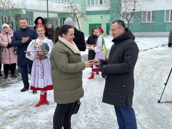 Семь новых Geely Emgran для поликлиник и больниц Бреста Семь новых Geely Emgran для поликлиник и больниц Бреста